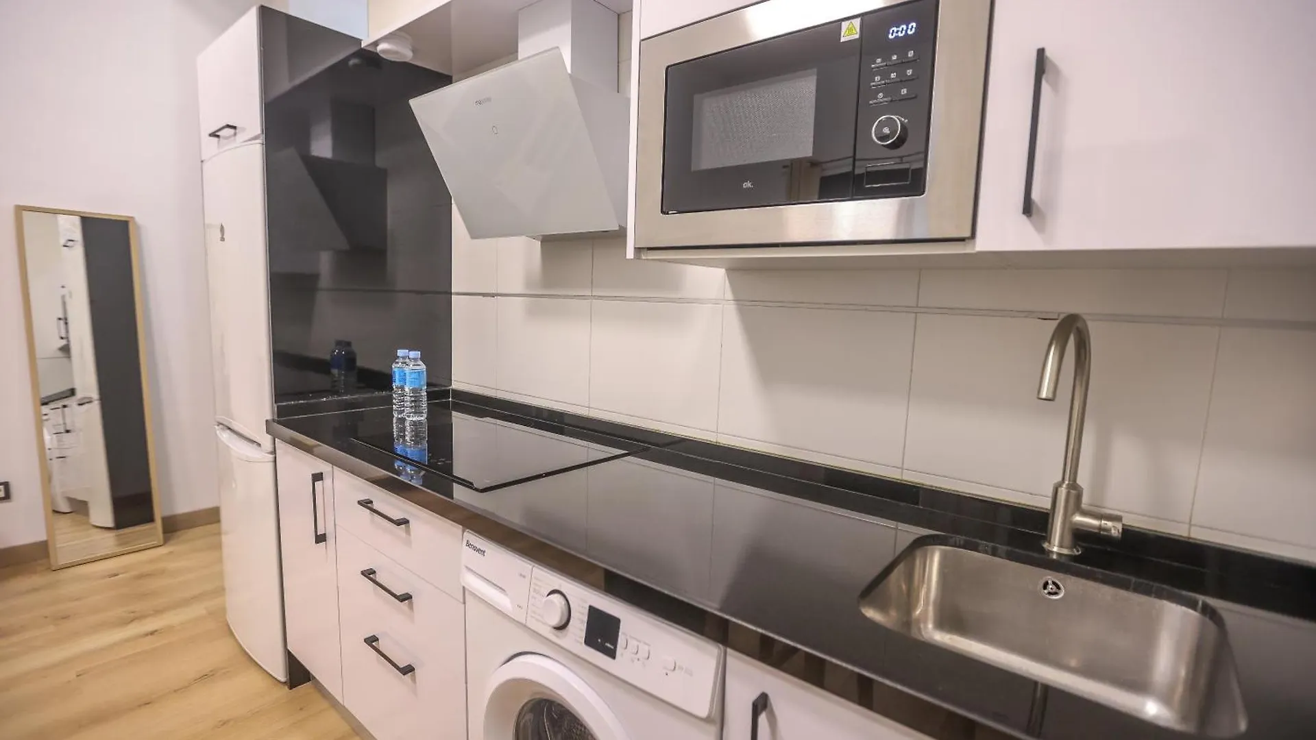 Lovely Studio In The Heart Of Malaga Free Swimming Pool Apartment