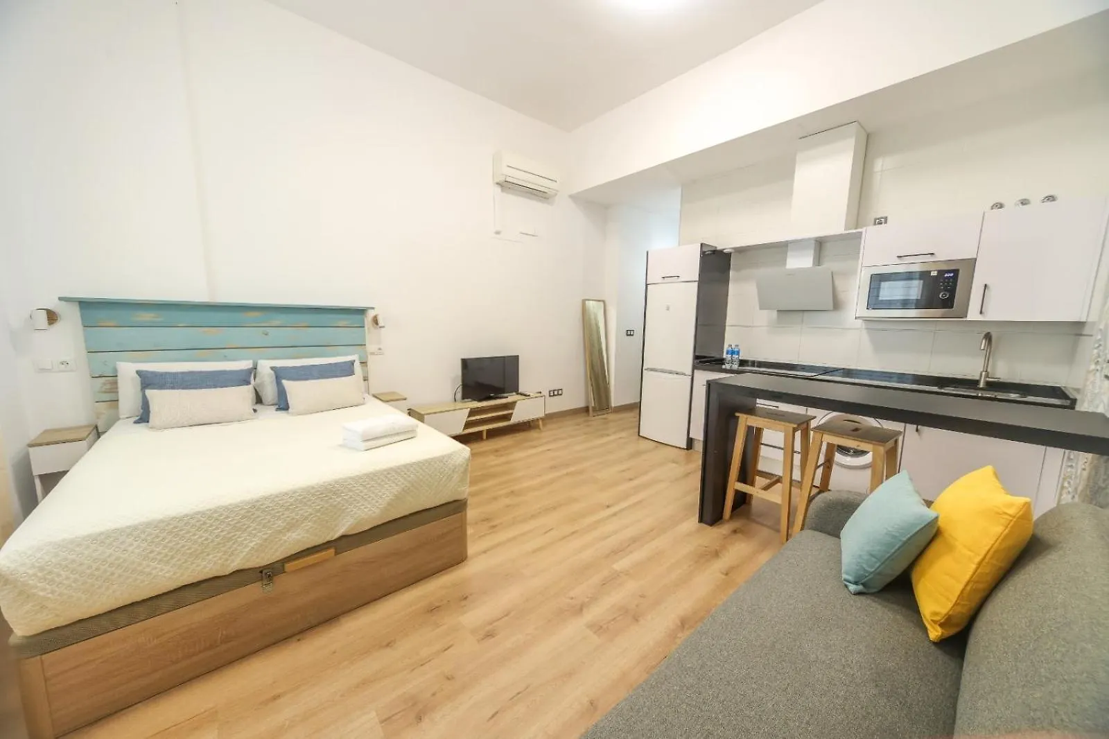 Lovely Studio In The Heart Of Malaga Free Swimming Pool Apartment