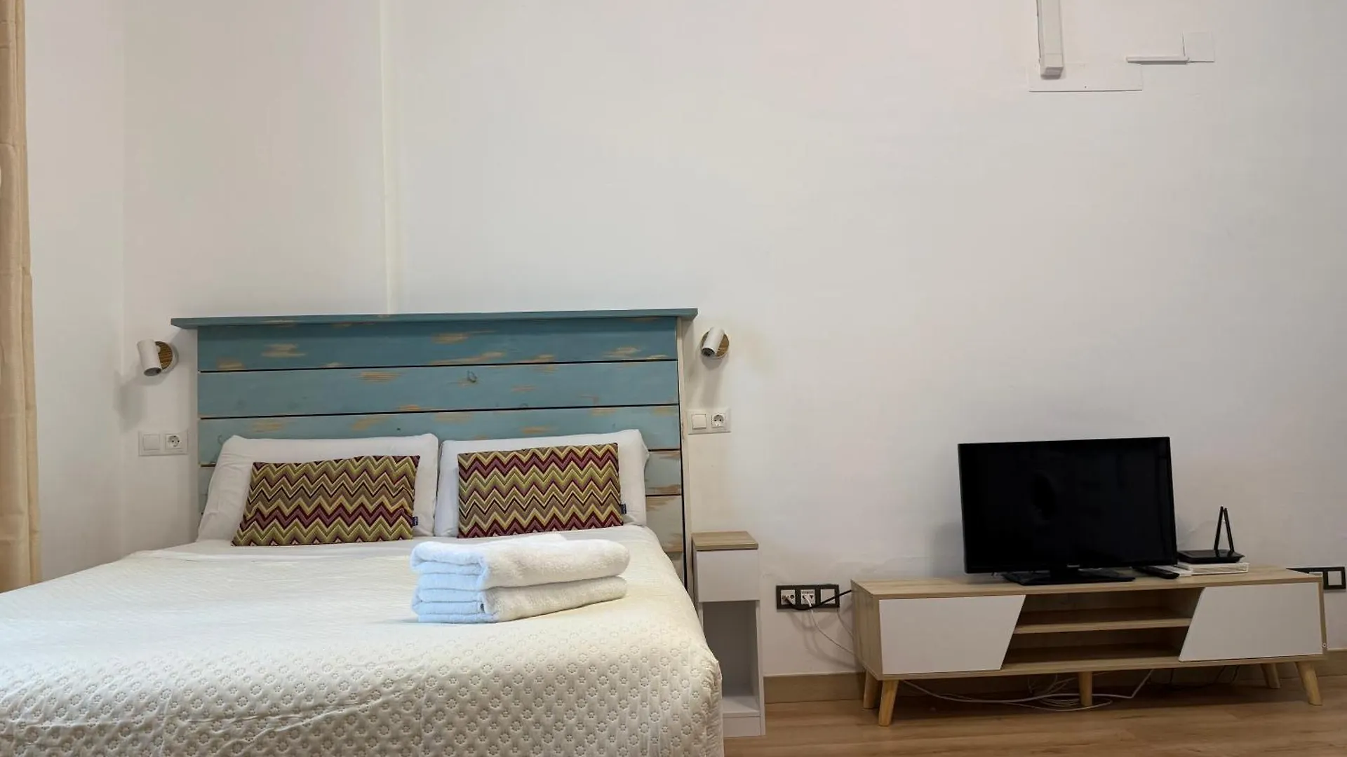 Lovely Studio In The Heart Of Malaga Free Swimming Pool contacts